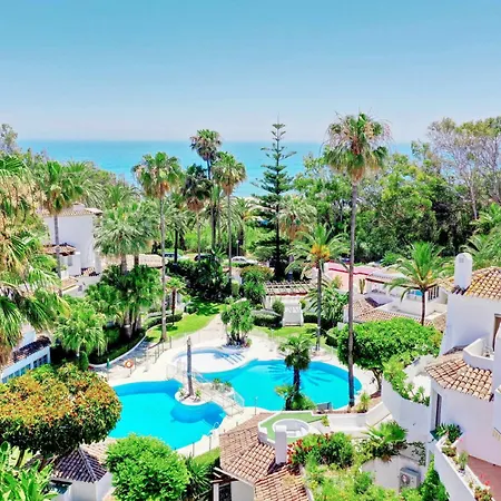 2033 Modern 3 Bed Large Terrace With Sun Loungers Apartment