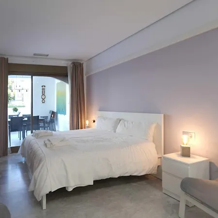 2033 Modern 3 Bed Large Terrace With Sun Loungers Marbella