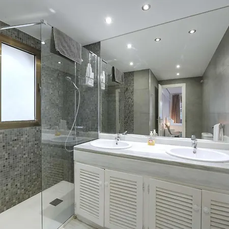 2033 Modern 3 Bed Large Terrace With Sun Loungers Apartment Marbella