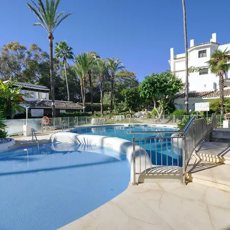 2033 Modern 3 Bed Large Terrace With Sun Loungers Apartment *