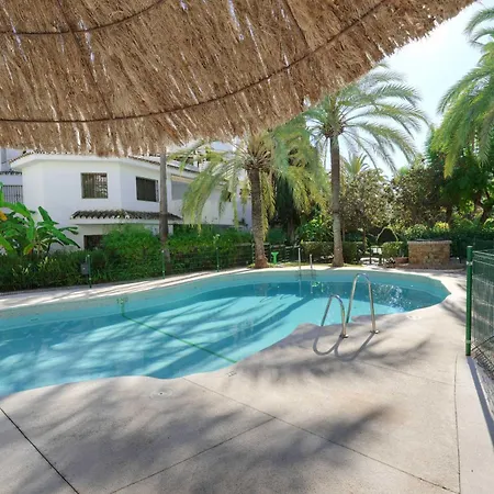 2033 Modern 3 Bed Large Terrace With Sun Loungers
