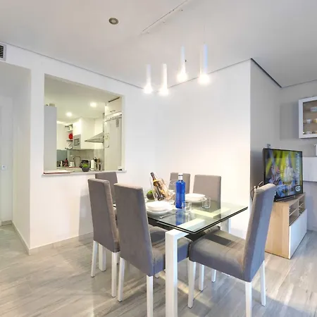 2033 Modern 3 Bed Large Terrace With Sun Loungers Apartment