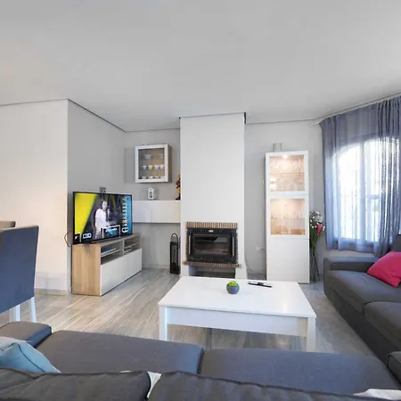 2033 Modern 3 Bed Large Terrace With Sun Loungers Apartment