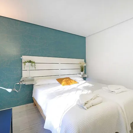 Apartment 2033 Modern 3 Bed Large Terrace With Sun Loungers *