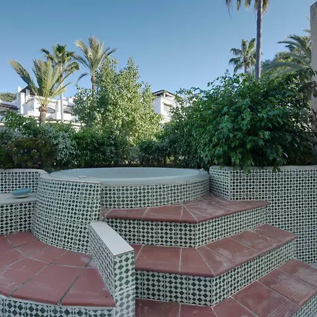 2033 Modern 3 Bed Large Terrace With Sun Loungers Marbella