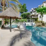 2033 Modern 3 Bed Large Terrace With Sun Loungers מארבלה