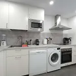 2033 Modern 3 Bed Large Terrace With Sun Loungers מארבלה