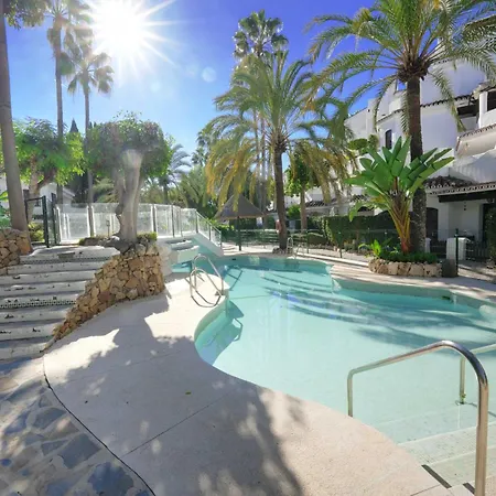 2033 Modern 3 Bed Large Terrace With Sun Loungers * Marbella
