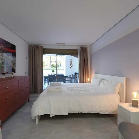 2033 Modern 3 Bed Large Terrace With Sun Loungers Apartment *